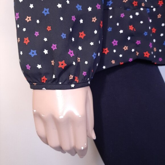 3/$20 DESIGN LAB Cold Shoulder Top Star Print Long Sleeve Black Vneck Medium - Picture 7 of 11